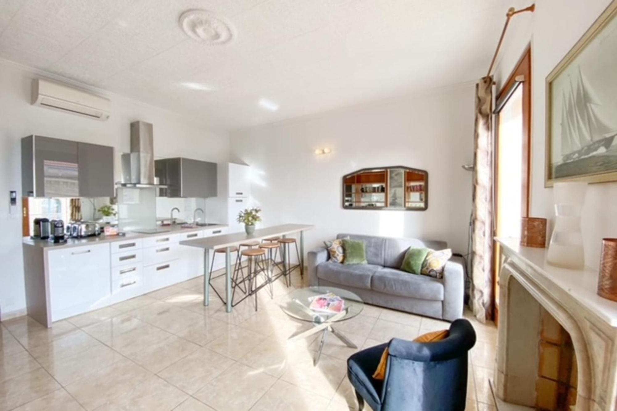 Apartment Quai St Pierre 2 Bedrooms With Balcony And Sea View Cannes