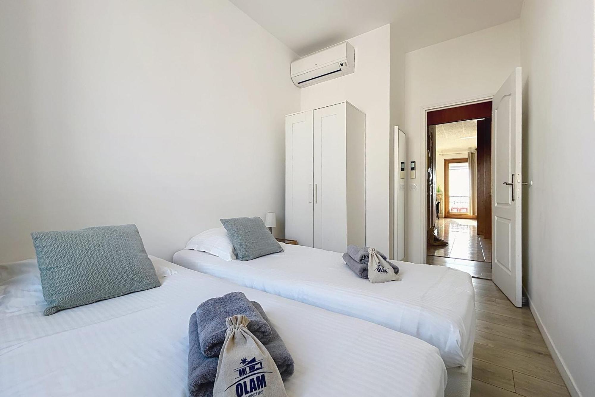 Quai St Pierre 2 Bedrooms With Balcony And Sea View * Cannes