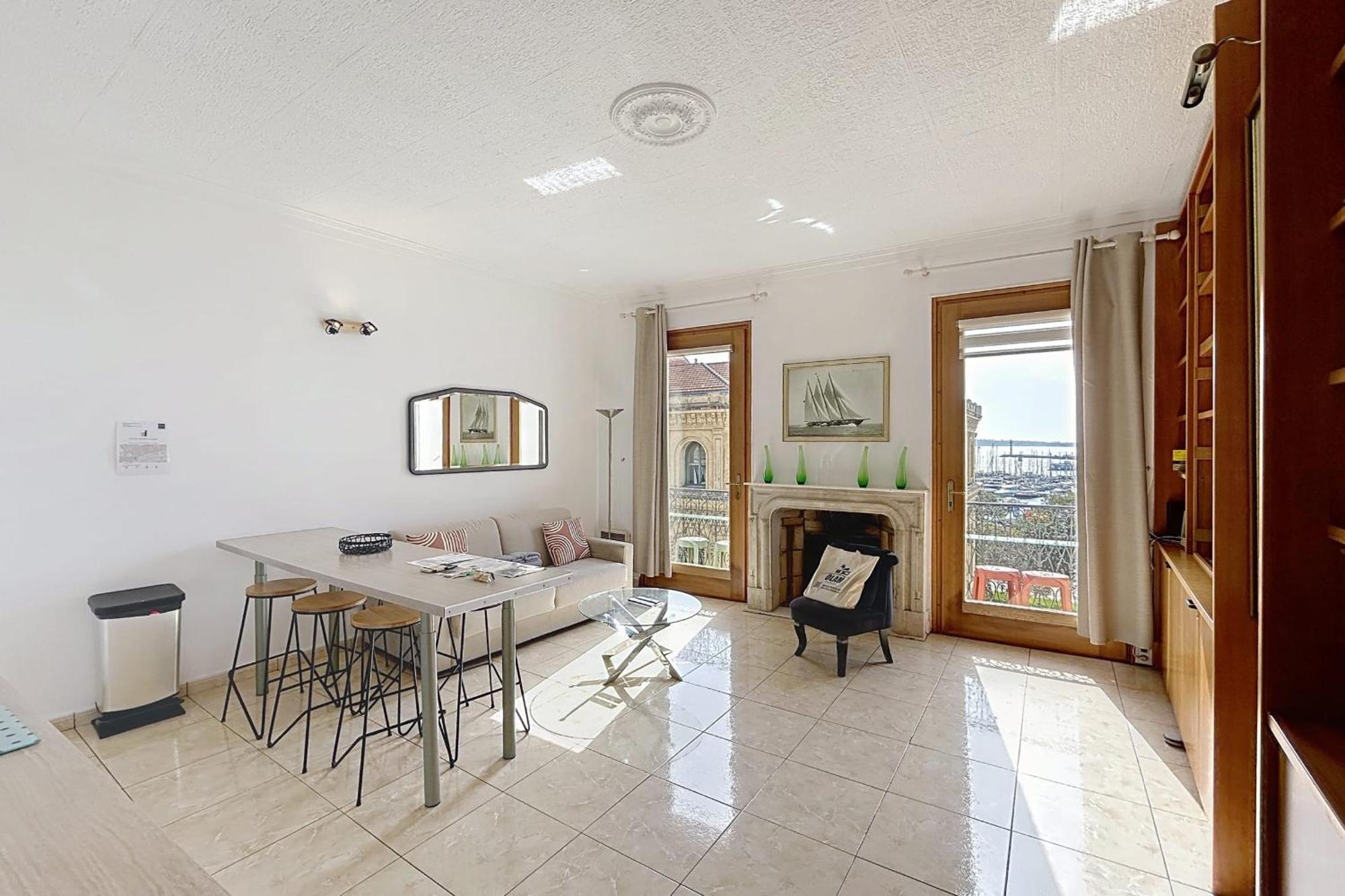 Quai St Pierre 2 Bedrooms With Balcony And Sea View *